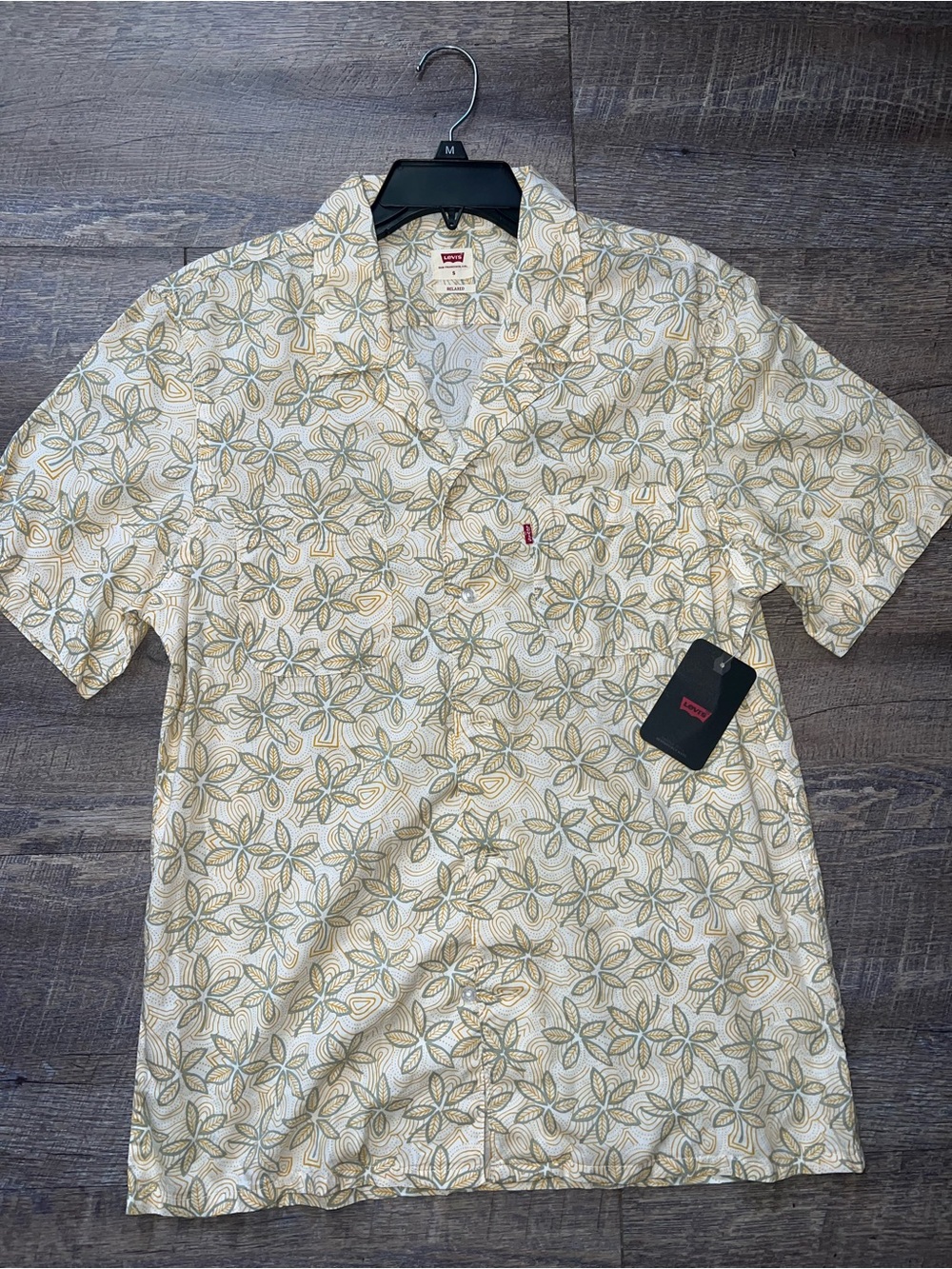 NWT Levi's Men Floral Short Sleeve Button-Up Shirt - Cream & Green